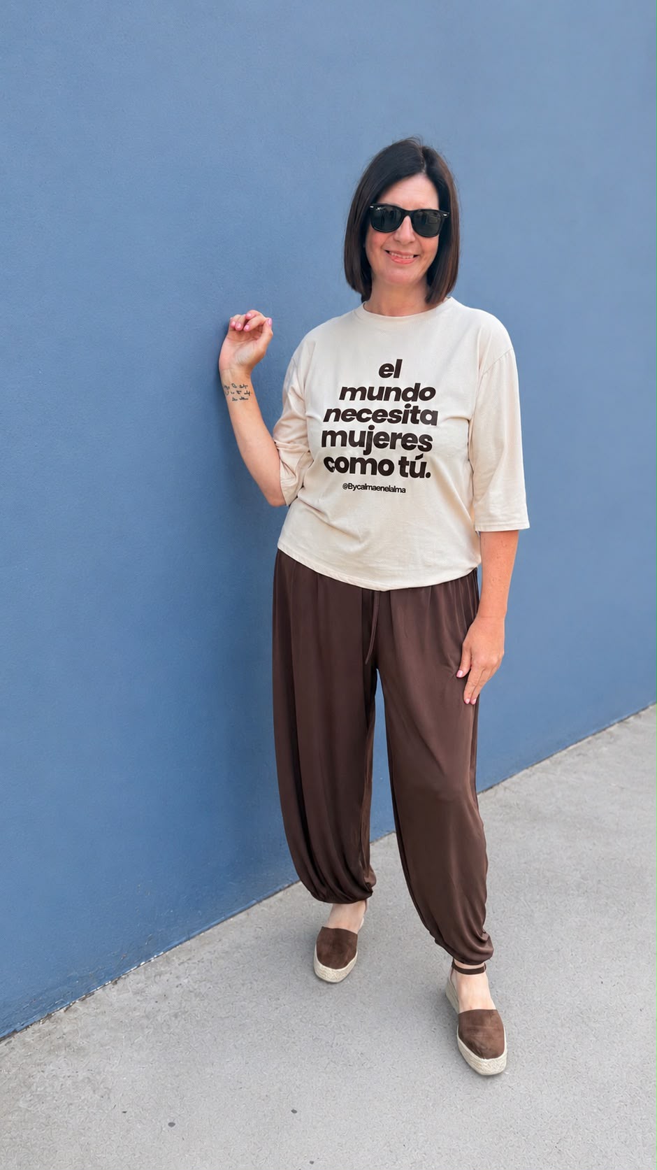 Camiseta manga francesa El mundo necesita más mujeres como tú